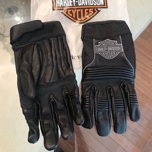 Brand new leather gloves - men large. Never worn.